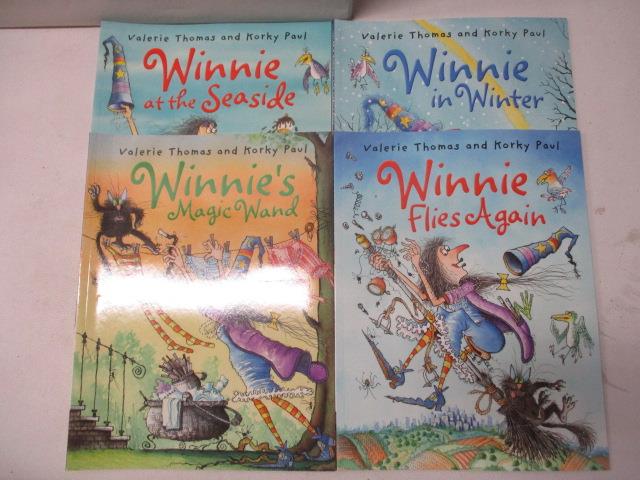 二手書|【O86】Winnie Flies Again_Winnie in Winter等_4本合售